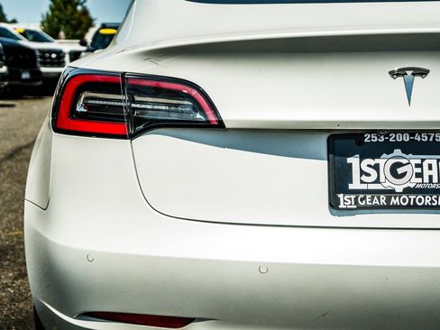 Used 2020 Tesla Model 3 Standard Range Plus RWD image 10
