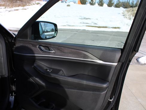 New 2025 Jeep Grand Cherokee Limited w/ Trailer Tow Package image 27