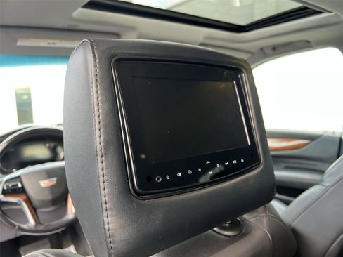 Used 2018 Cadillac Escalade Luxury image 26