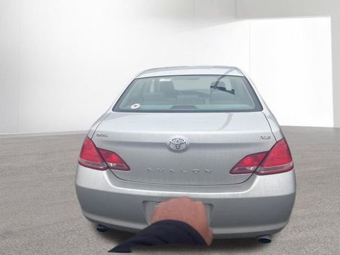 Used 2005 Toyota Avalon XLS image 18