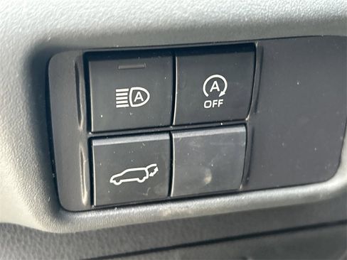 Used 2023 Toyota Highlander LE image 27