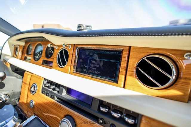 Used 2010 Rolls-Royce Phantom Drophead Coupe RWD image 52