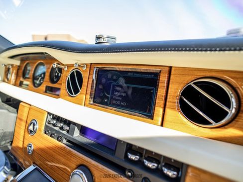 Used 2010 Rolls-Royce Phantom Drophead Coupe RWD image 52