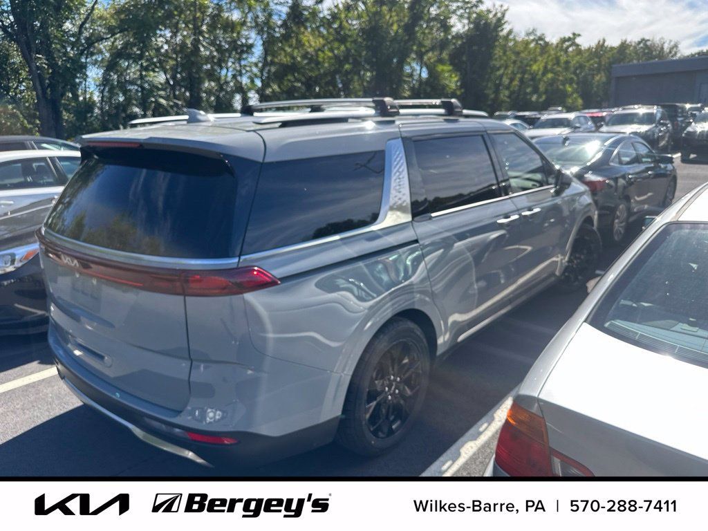 Certified 2024 Kia Carnival SX FWD image 3