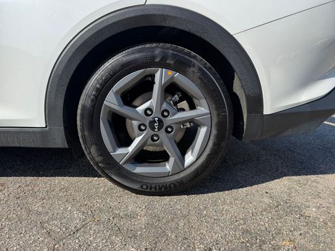 Used 2025 Kia K4 LXS image 27