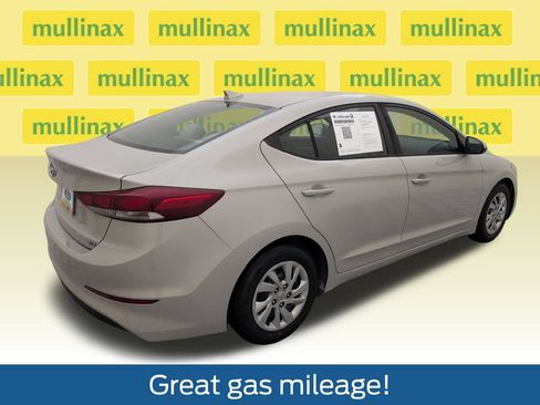 Used 2017 Hyundai Elantra SE FWD image 4