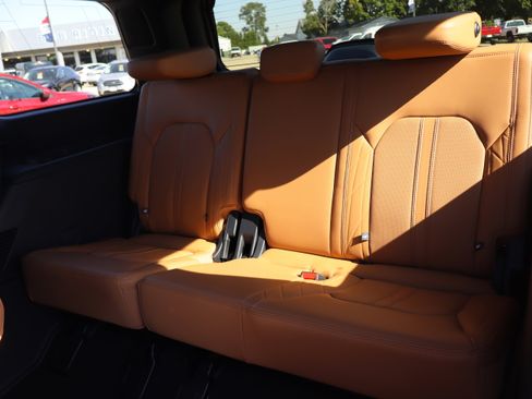 Used 2024 Ford Expedition Platinum image 12