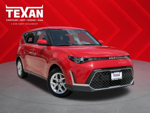 Used 2024 Kia Soul LX w/ Option Group 015 FWD image 1