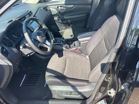 Used 2019 Nissan Rogue SV w/ Premium Package AWD/4WD image 5