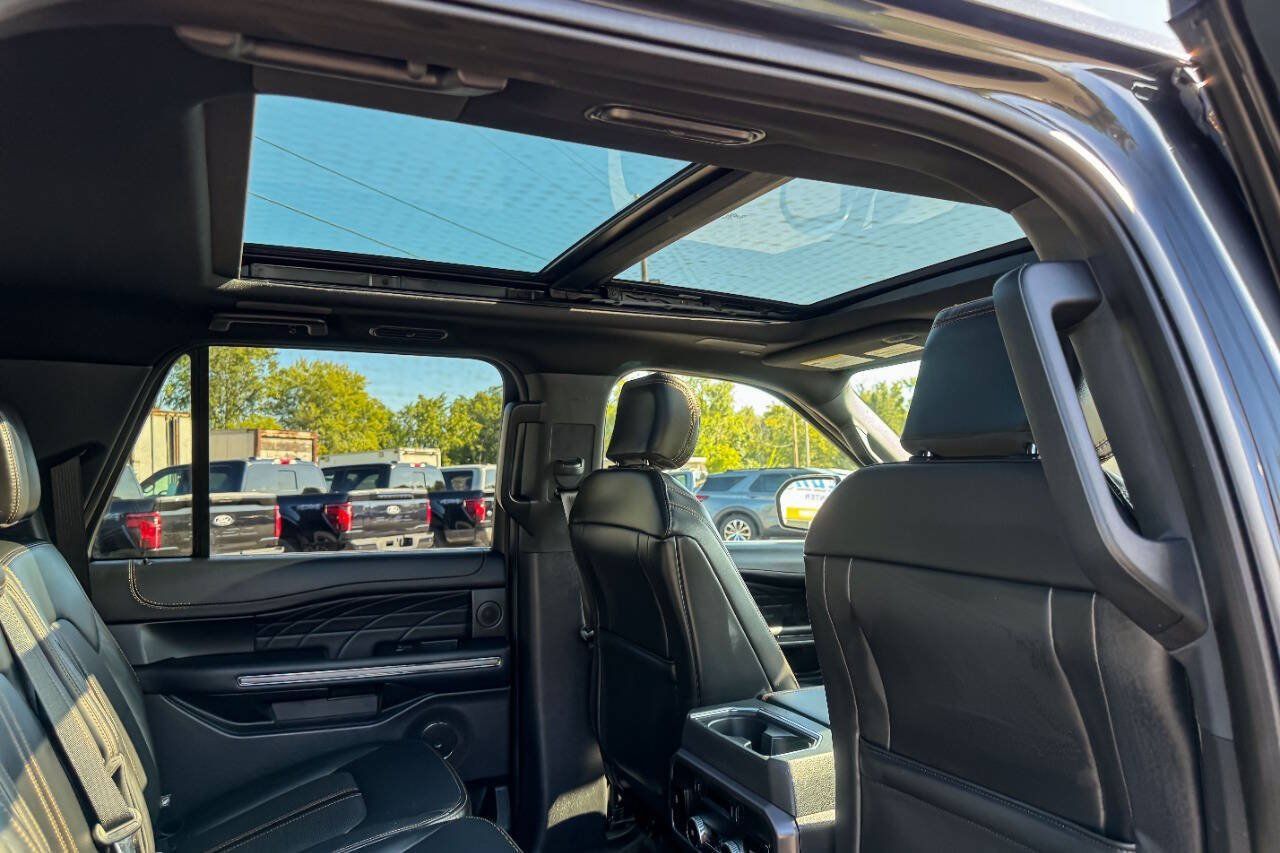 Used 2022 Ford Expedition Max Platinum AWD/4WD image 17