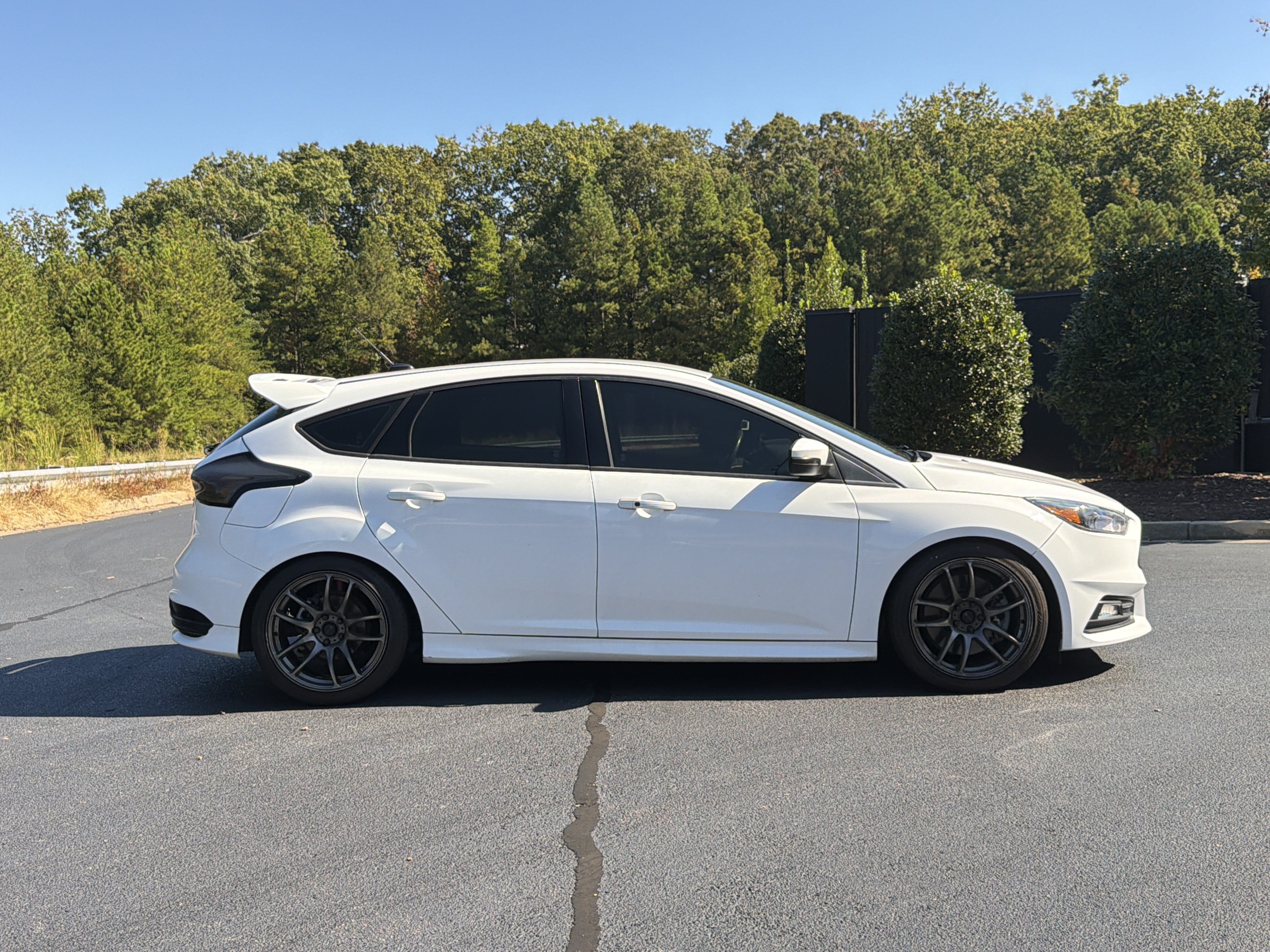 Used 2018 Ford Focus ST FWD image 5