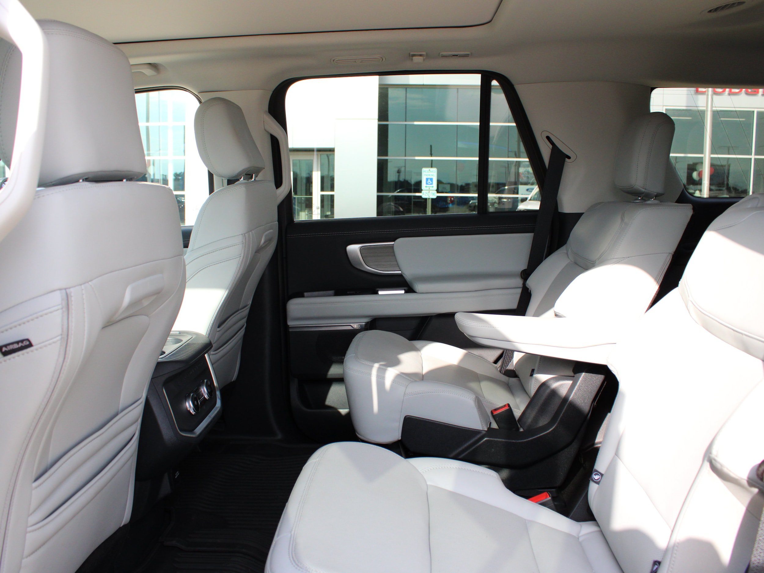Used 2025 Ford Expedition Platinum AWD/4WD image 46