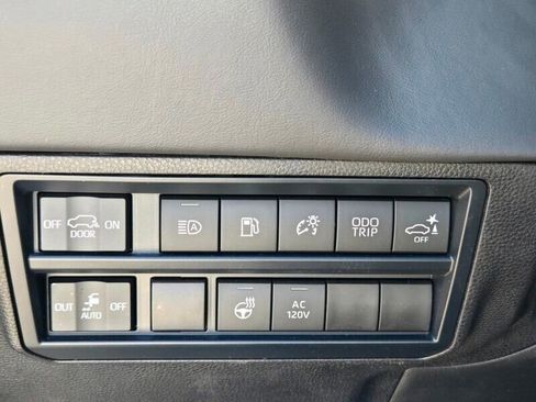 Used 2025 Toyota Sequoia Platinum AWD/4WD image 31
