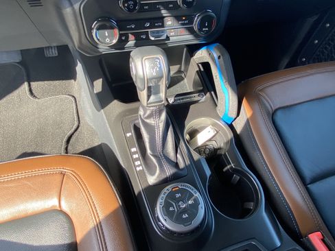 Used 2022 Ford Bronco Outer Banks image 19