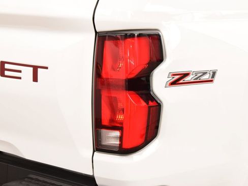 Used 2024 Chevrolet Colorado Z71 w/ Z71 Convenience Package 2 AWD/4WD image 19