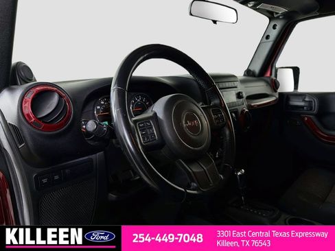 Used 2011 Jeep Wrangler Unlimited Rubicon w/ Connectivity Group AWD/4WD image 11