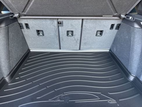 Certified 2025 Porsche Macan image 17