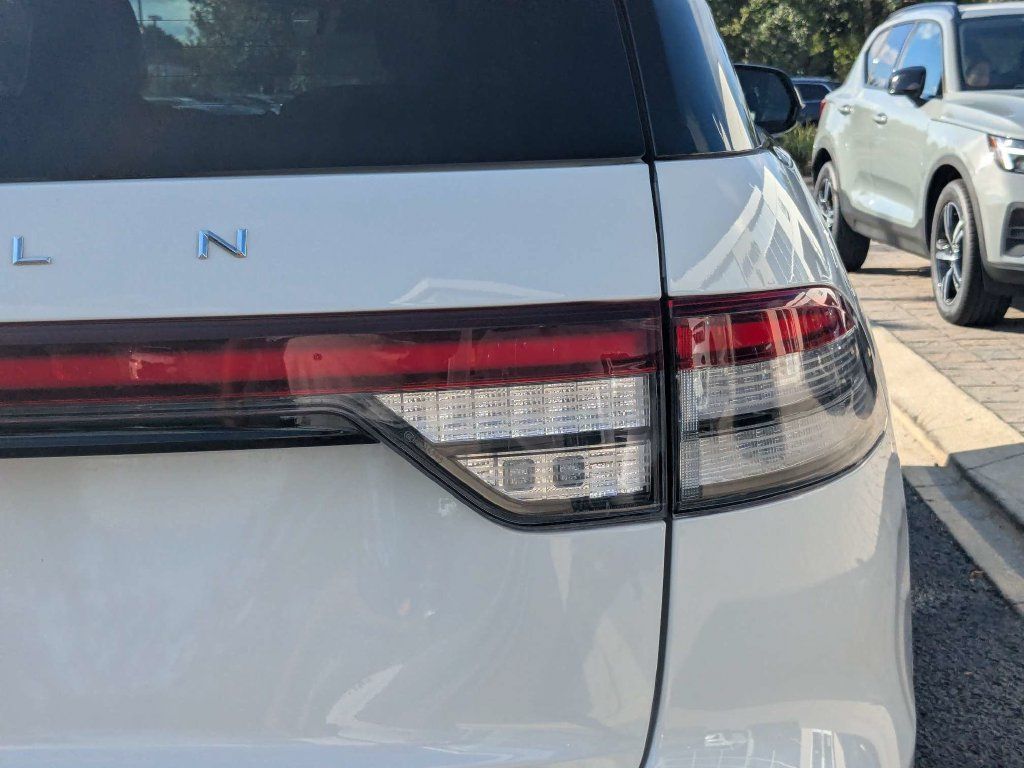 Used 2025 Lincoln Aviator Reserve w/ Equipment Group 201A AWD/4WD image 15