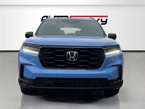Used 2025 Honda Pilot TrailSport image 2