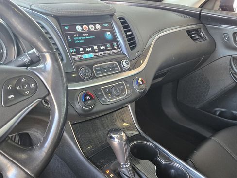 Used 2018 Chevrolet Impala LT image 21