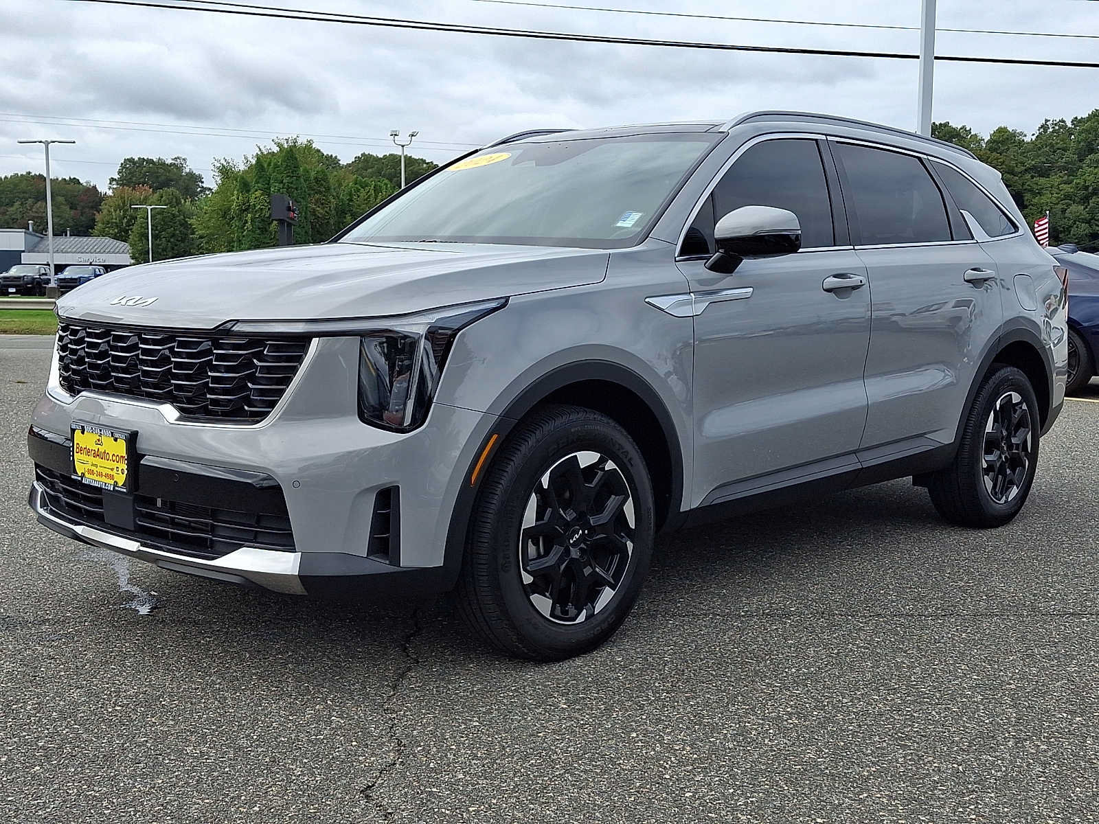Used 2024 Kia Sorento S w/ Panoramic Sunroof Package AWD/4WD image 3