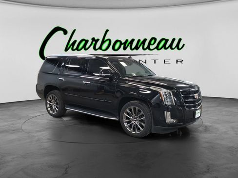 Used 2019 Cadillac Escalade Luxury w/ Escalade Sport Edition AWD/4WD image 7