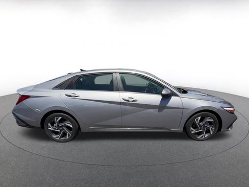 Used 2025 Hyundai Elantra Limited FWD image 16