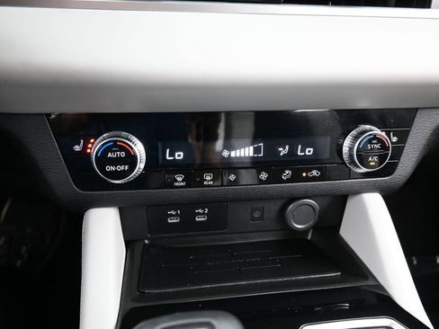 Used 2025 Mitsubishi Outlander SE FWD image 28