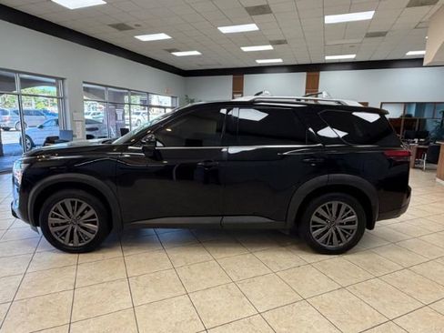 Used 2023 Nissan Pathfinder SL w/ SL Premium Package AWD/4WD image 4