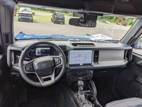 New 2024 Ford Bronco Outer Banks w/ Sasquatch Package image 13