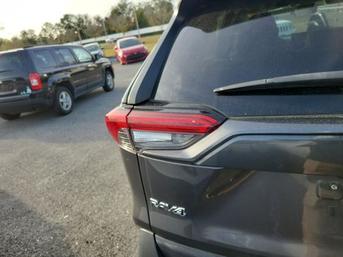 Used 2021 Toyota RAV4 XLE image 19