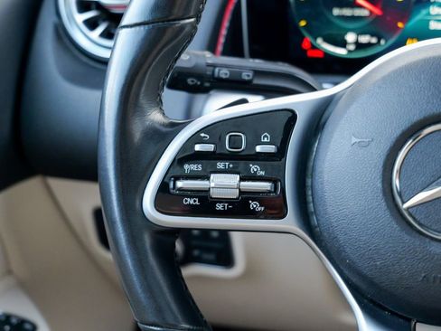 Used 2021 Mercedes-Benz GLB 250 4MATIC image 34