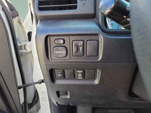 Used 2018 Toyota 4Runner SR5 AWD/4WD image 23