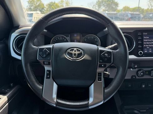 Used 2020 Toyota Tacoma SR5 RWD image 14