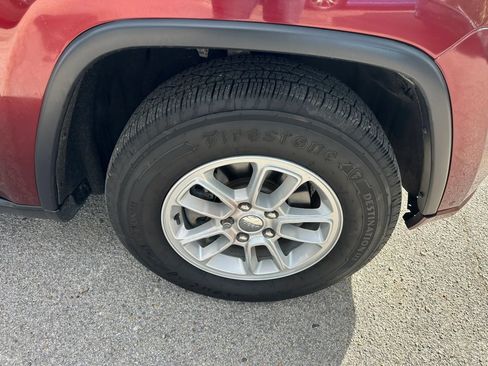 Used 2018 Jeep Grand Cherokee Laredo AWD/4WD image 27
