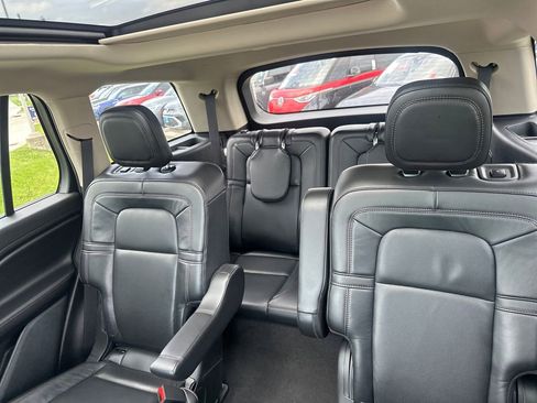 Used 2023 Lincoln Aviator Reserve AWD/4WD image 28