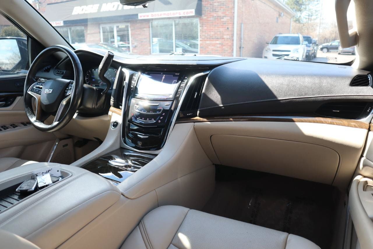 Used 2020 Cadillac Escalade Luxury RWD image 11