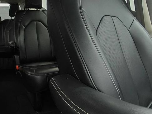 Used 2024 Chrysler Pacifica Touring-L FWD image 26
