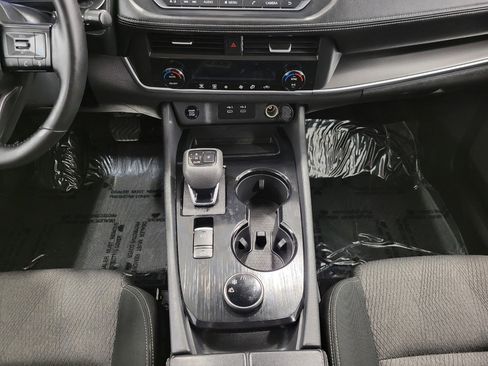 Used 2025 Nissan Rogue SV image 17