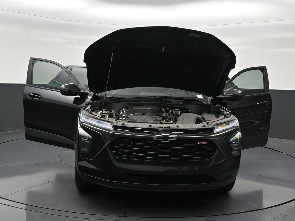 Used 2025 Chevrolet Trax RS w/ Sunroof Package FWD image 37