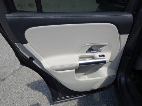 Used 2023 Mercedes-Benz GLA 250 4MATIC image 16