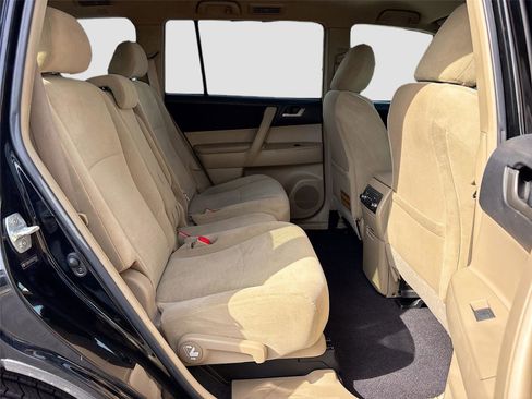 Used 2013 Toyota Highlander Plus AWD/4WD image 28