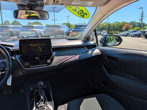 Used 2025 Toyota Corolla LE FWD image 10