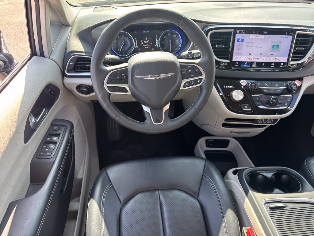 Used 2024 Chrysler Pacifica Touring-L FWD image 16