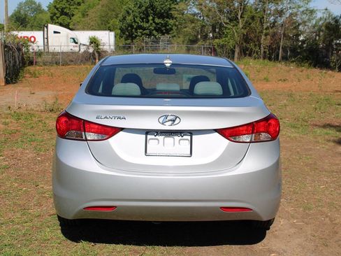 Used 2013 Hyundai Elantra GLS w/ Preferred Pkg image 8