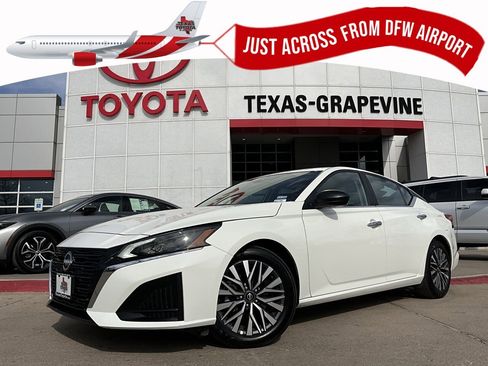 Used 2025 Nissan Altima 2.5 SV image 1