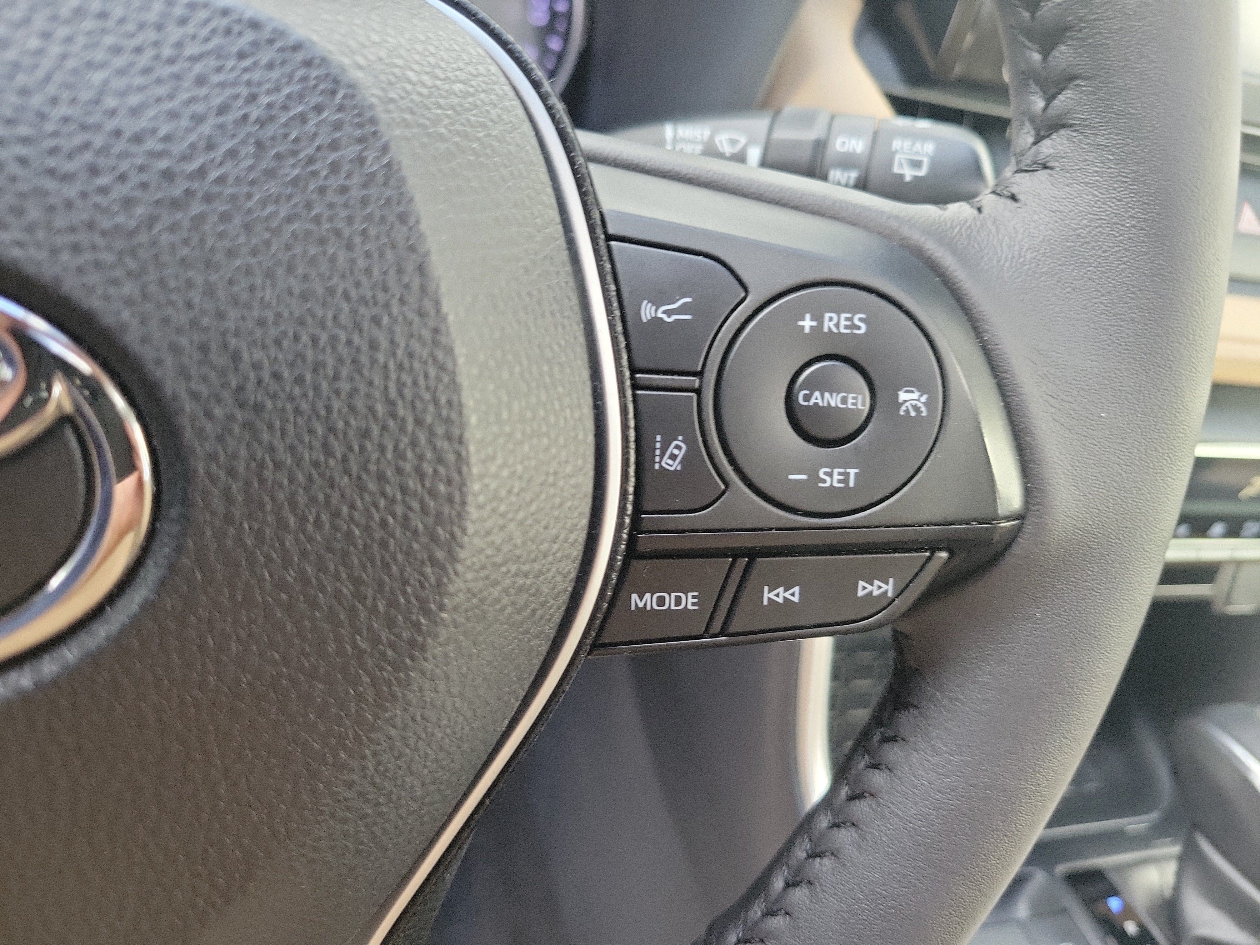 Used 2019 Toyota RAV4 XLE Premium FWD image 29