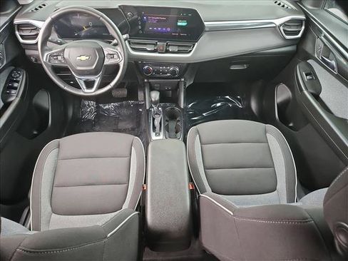 Used 2024 Chevrolet TrailBlazer LT w/ LT Cold Weather Package FWD image 22