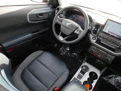 Used 2023 Ford Bronco Sport Outer Banks w/ Tech Package image 12