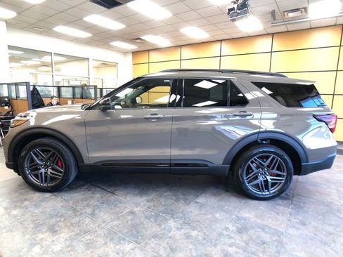 New 2026 Ford Explorer ST-Line image 4